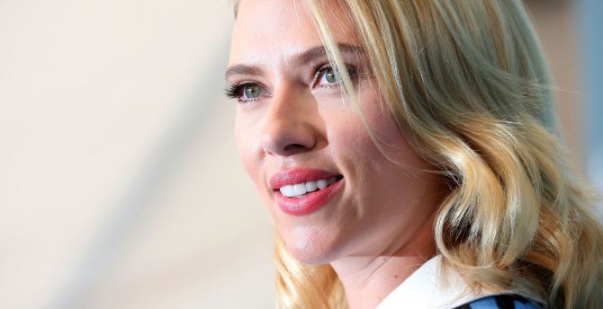 Smile, beautiful, Scarlett Johansson wallpaper