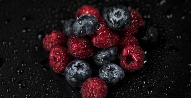 Raspberries, blueberries, fruits, drops wallpaper