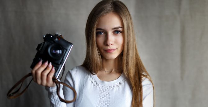 Camera, white t-shirt, smile, blonde wallpaper