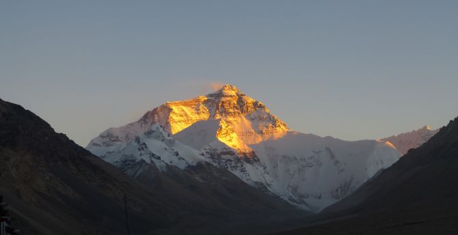 Dawn, sunlight, glowing, mountain's peak wallpaper
