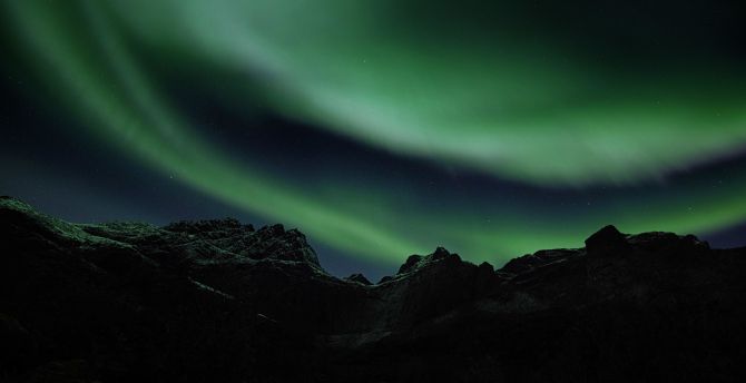Northern lights, cliffs of mountains, silhouette wallpaper
