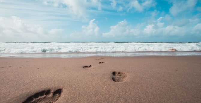 Foot marks, sand, close up, beach wallpaper