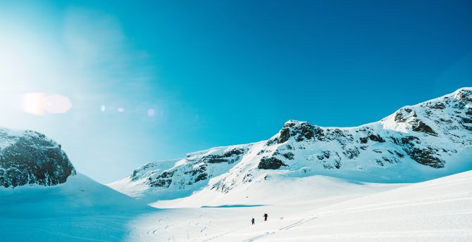 Skiers, tourists, snow, landscape wallpaper