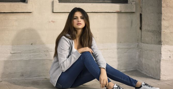 Selena Gomez, blue jeans, actress, 2018 wallpaper