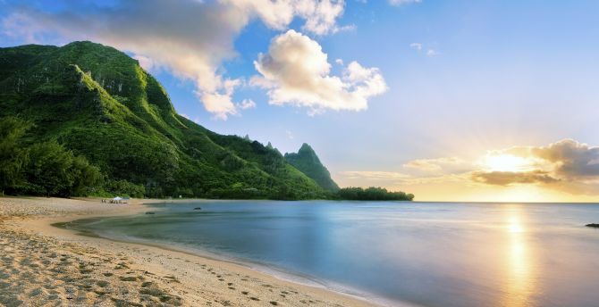 Hawaii Beach, calm beach, mountains, sunny day wallpaper
