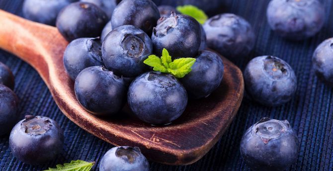 Blue berries, wooden spoon, kitchen, fruits wallpaper