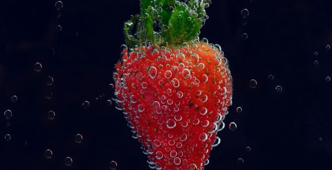 Submerged, strawberry, fruits, bubbles wallpaper