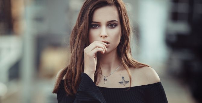 Girl model, bare shoulder, tattoo wallpaper