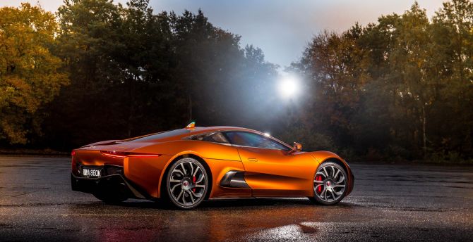 Jaguar XF makes 007 debut in new James Bond film | Shifting-Gears