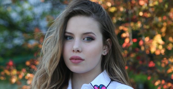 Beautiful, teen model, brunette, outdoor wallpaper