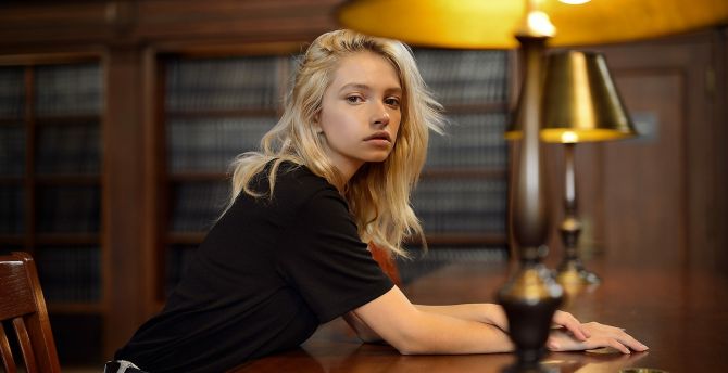 Black t-shirt, girl model, 2019 wallpaper