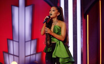 Green dress, live event, Ariana Grande