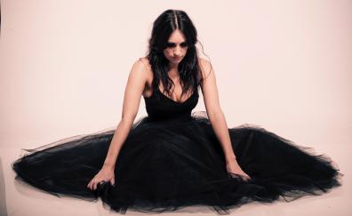Lauren Harris, black dress, singer