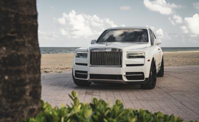 Rolls-Royce Cullinan, white luxury car, 2023