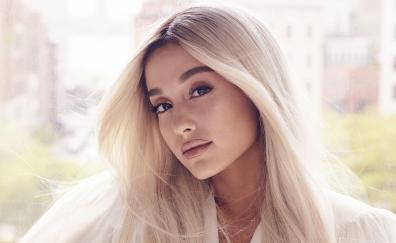 Ariana Grande, famous and beautiful, singer
