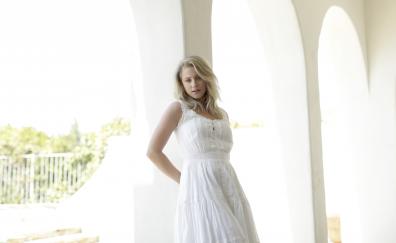 Beautiful, white dress, Lili Reinhart
