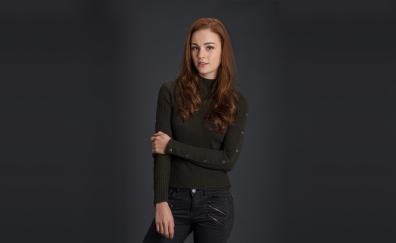 Pretty actress, celebrity, Sophie Skelton, red head